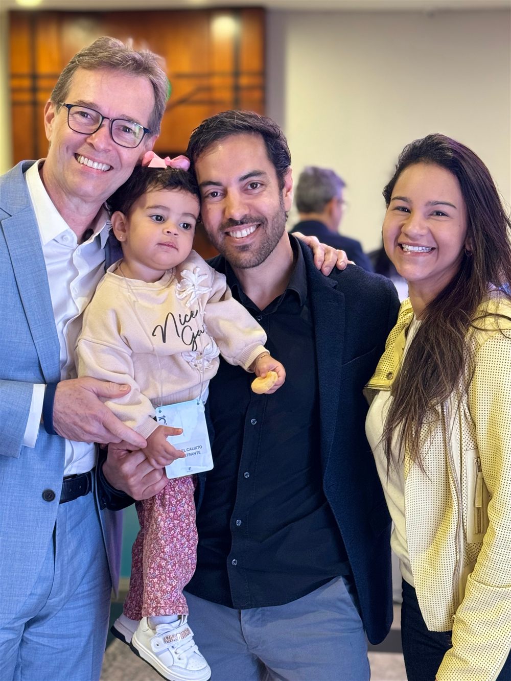 Newton Fahl, Rafael Calixto e família reunidos no congresso