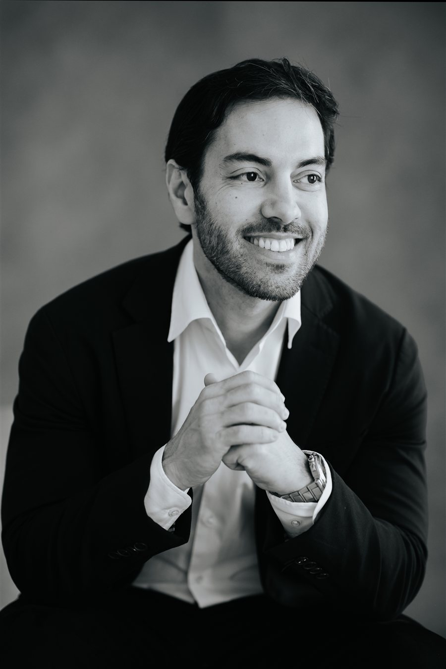 Rafael Calixto, retrato formal em preto e branco
